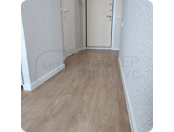 Плинтус ХДФ Dollken Cubu Flex Life 60мм Х 2,5 м Белый RAL 9003 в интерьере 3