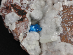 Кавансит, кристаллы на породе, Индия (50*41*20 мм, 47 г) №28638