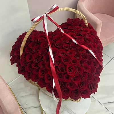 КОРЗИНА СЕРДЦЕ ИЗ 175 РОЗ