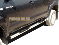 Пороги труба с  проступью d76 Toyota Hilux (2011-2015)