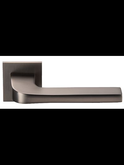 Ручка Bend Ash Silver на квадратной розетке