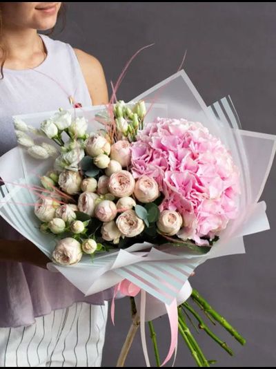 Букет с гортензией