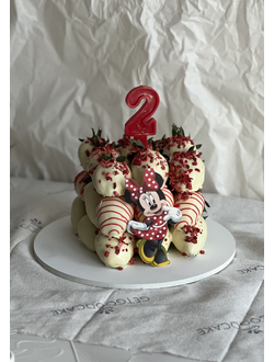 Торт из клубники в шоколаде минни