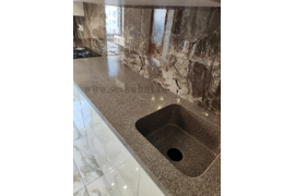 Кухня со столешницей из искусственного камня