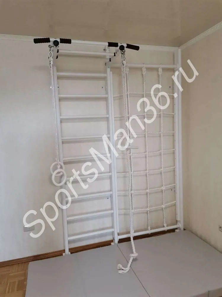 СПОРТИВНЫЙ КОМПЛЕКС KARUSSELL ARNOLD. Цвет дерева жемчуг, металл белый. Мат 2х1х0,1 складной, цвет пастель.