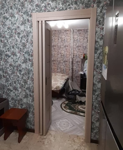 ДВЕРЬ-КНИЖКА(СИММЕТРИЧНАЯ). OPTIMA PORTE/ TURIN (ТУРИН) 506 БЕЛЕНЫЙ ДУБ/ СТЕКЛО САТИН СВЕТЛОЕ
