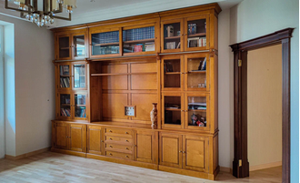 Библиотека модульная с центральной нишей под ТВ.