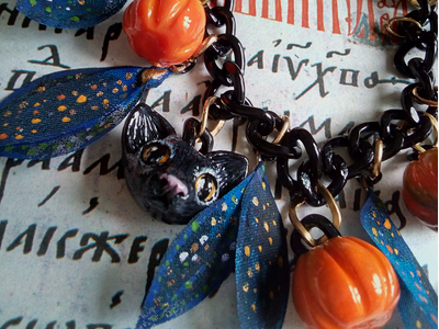 Браслет с тыковками и чёрным котом "Таинство сентября", необычное осеннее украшение