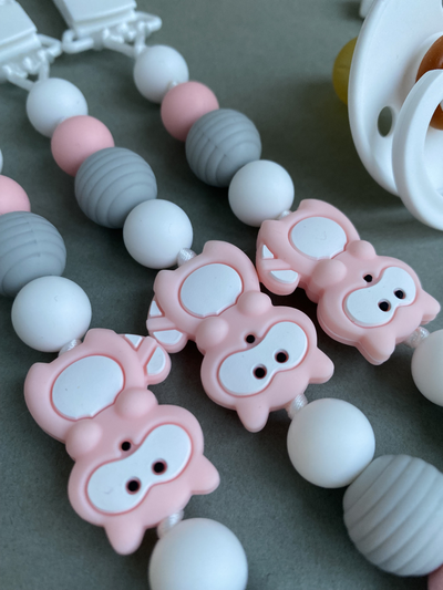 Держатель для пустышки "Розовый енот"