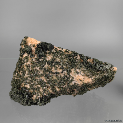 Диопсид, кальцит. Россия. 120*110*75мм