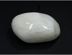 Лунный камень, галтовка крупная, Индия (54*32*23 мм, 77 г) №22536