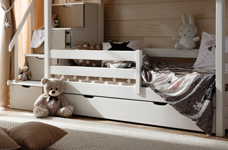 Кровать чердак-домик из массива сосны Двухярусная КИДС 21 с бельевыми ящиками и лесенкой