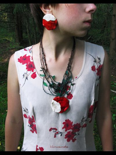 Комплект фэнтези-украшений "Яблочко Белоснежки" (парадное колье и крупные серьги)