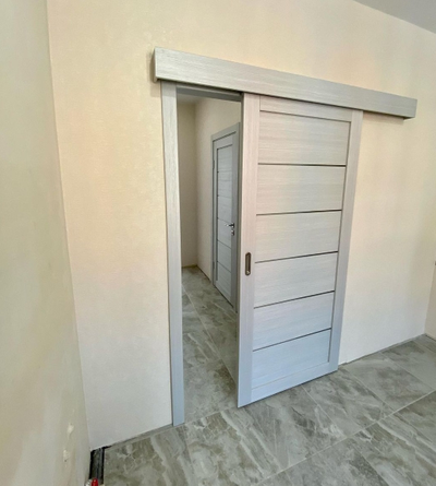 СДВИЖНАЯ ДВЕРЬ (КУПЕ)/ OPTIMA PORTE/ TURIN 506/ ДУБ СЕРЫЙ/ СТЕКЛО СВЕТЛОЕ САТИНАТ