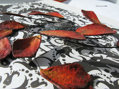 Брошь с лепестками роз "Ветроворот Вечности" из коллекции "Рейвенсвуд"