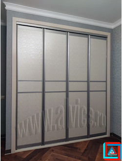 Дверь-книжка  из 4-х створок в AL профиле для шкафа и гардеробной