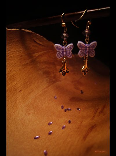 Благотворительность. Серьги-бабочки "Легенда Лилии" с хрустальными бусинами