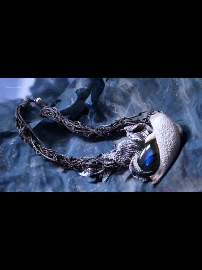 "Песнь моря. Перерождение белька" - колье в северном стиле с натуральным лабрадором и шёлком