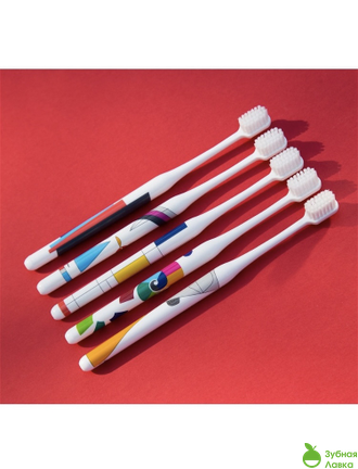 ЗУБНЫЕ КИСТИ MONTCAROTTЕ MONDRIAN TOOTHBRUSH ABSTRACTION