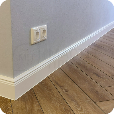 Плинтус ХДФ Dollken Cubu Hamburg Style 100мм Х 2,5 м 5012 Белый в интерьере 4