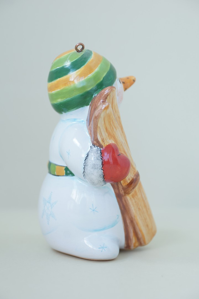 Снеговик с лыжами