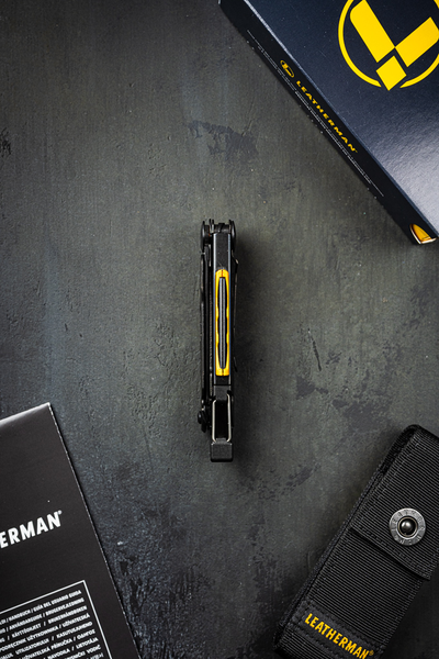 Leatherman Signal black с чехлом на кнопке