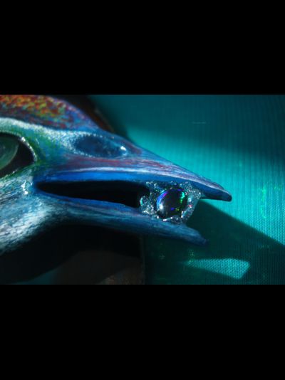 &quot;Радужный Клуриконский Павлин&quot;, крупная брошь с природным опалом и янтарём