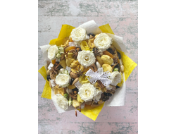 Нежный и солнечный букет из сухофруктов