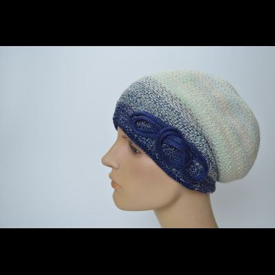 Вязаный разноцветный берет с бантом синий с белым Vizio 5167 фото