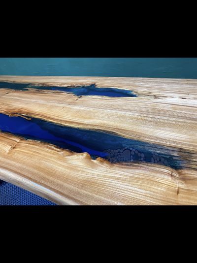 стол из эпоксидной смолы и карагача с двумя озерами