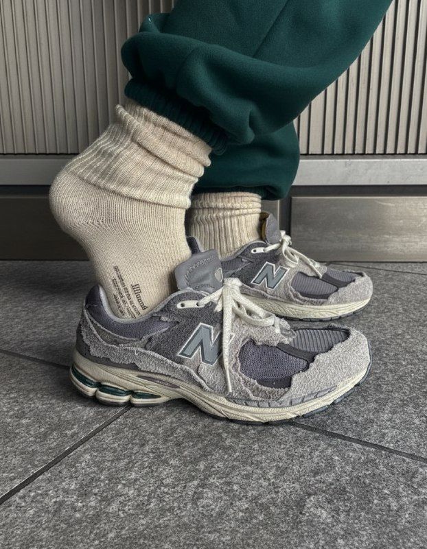 New Balance 2002R