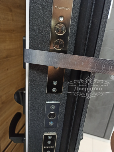 ВИЛЛАДЖ/ С КОВКОЙ ВНУТРИ СТЕКЛОПАКЕТА/ ГРАФИТ БУКЛЕ/ МРАМОР НАТУРАЛЬНЫЙ