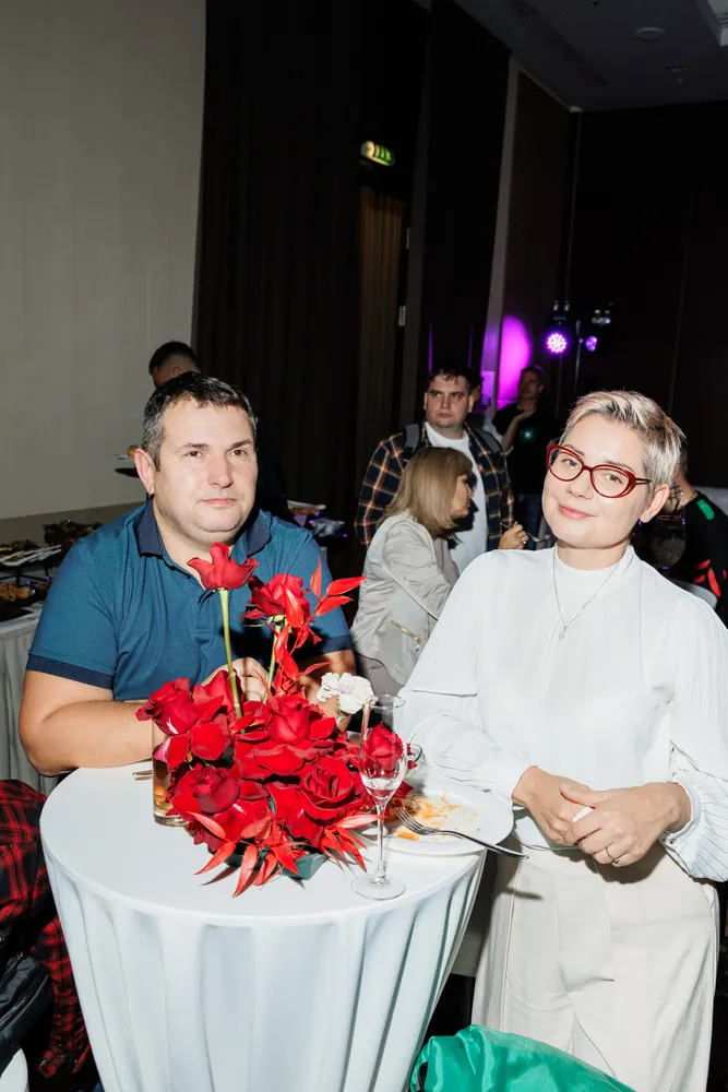 Оформление презентации Kuppersberg цветочными композициями от компании "Приятно" 