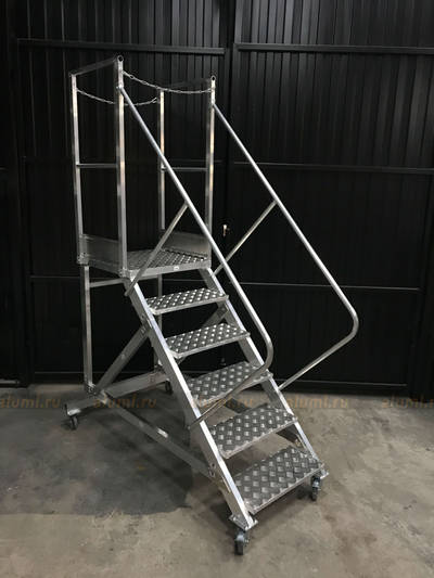 Лестница с площадкой ЛС-1.1 угол 45 гр.