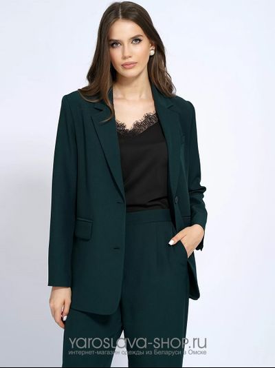 Комплект женский состоящий из жакета и брюк в темно-зеленом оттенке