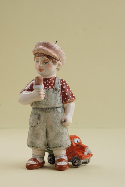 Мальчик с мороженым