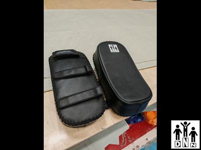 Макивара на руку вогнутая красная кожа