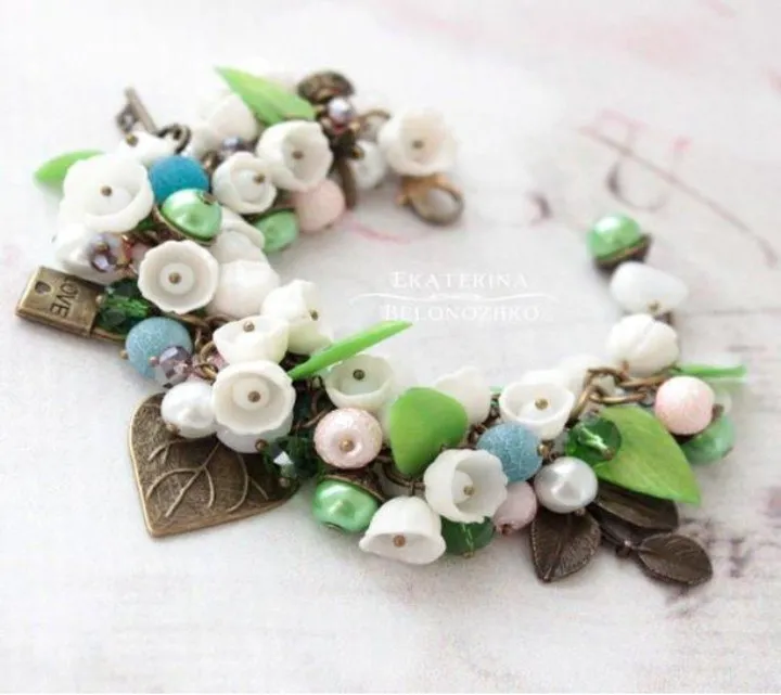 Работа Екатерины Белоножко . Использован молд "Цветы ландыша"