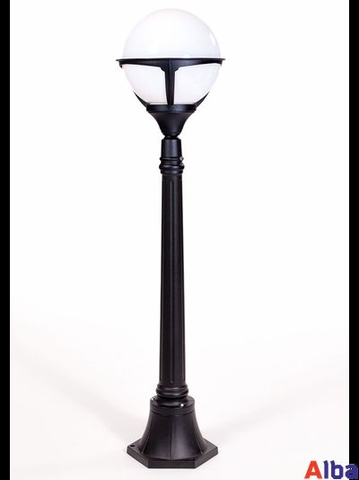 парковый светильник на столбе