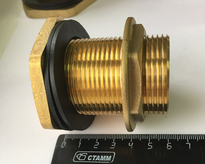 Отвод из бака латунь Ду32 длина