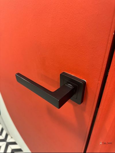 Дверь невидимка 40 мм скрытого монтажа CARDA INVISIBLE с кромкой хром