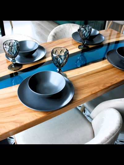 стол река из эпоксидной смолы синий для студии