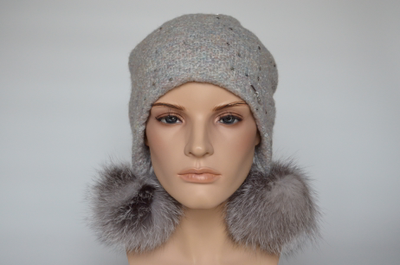 Vizio 6444 Италия белая шапка с помпонами