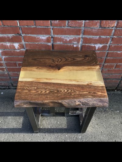 стол река из массива карагача с заливкой эпоксидной смолой