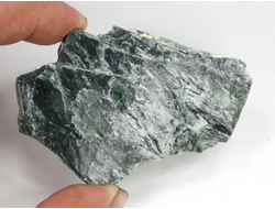 Серпентин, необработанный, дикий образец, Россия, КЧР, Урупский район (70*48*6 мм, 26 г) №37600