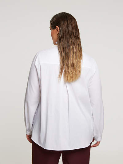 Рубашка с рюшей по вороту в белом и черном цветах