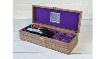 3030 Футляр для шампанского с атласным ложементом и шильдом. Шпон ореха.