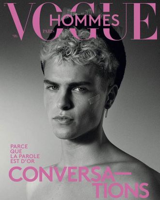 Vogue Hommes Magazine Issue 34 Winter 2022 Jaron Baker Cover, Иностранные журналы, Intpressshop