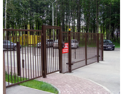 Ограждение многоквартирного дома. Купить от производителя. Монтаж забора под ключ | ГОРЗАБОР