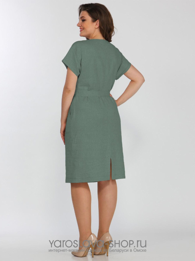 Платье прямого силуэта мятного оттенка на пуговицах